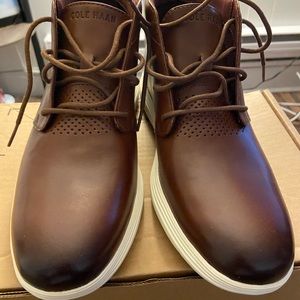 Brand New Men Cole Haan Chukka boat cognac size 9.5 leather boots.